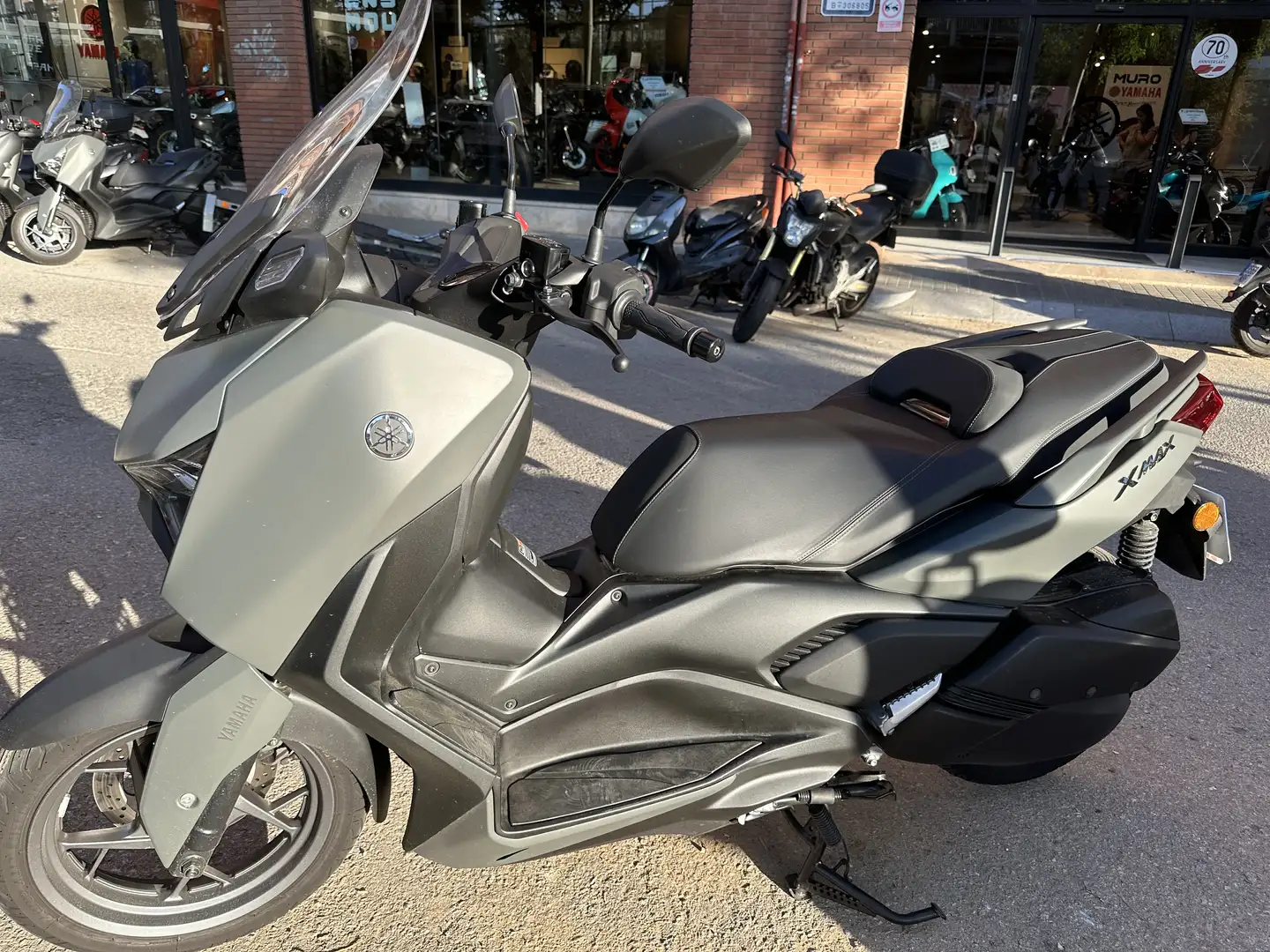 Yamaha X-Max 300 deportiva y económica - 1