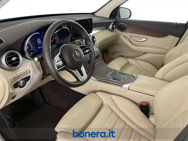 Mercedes-Benz 220 view 10