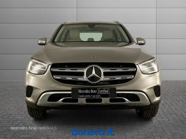 Mercedes-Benz 220 view 4