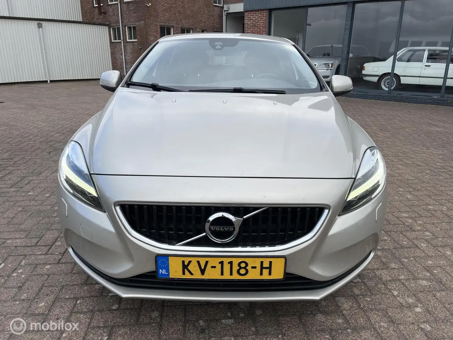 Volvo V40 2.0 T2 Nordic+ Bruin - 2