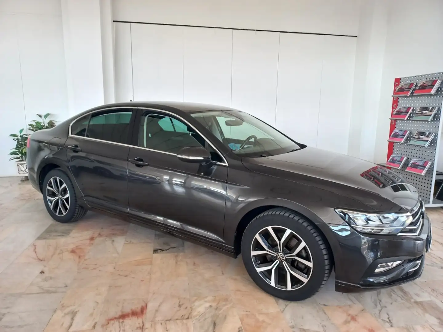 Volkswagen Passat 2.0TDI Advance DSG7 110kW Gris - 2