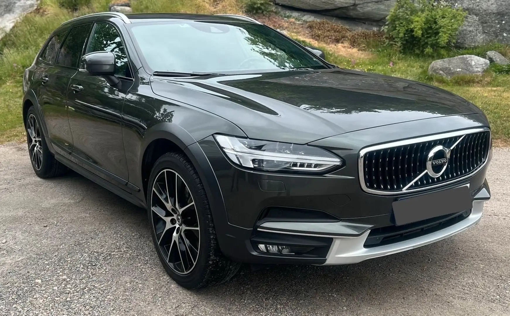 Volvo V90 Cross Country D4 190 PS AWD Automatik PRO - 2