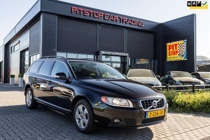 Volvo V70 2.0 Momentum, 146 PK, Youngtimer, Trekhaak, Xenon!