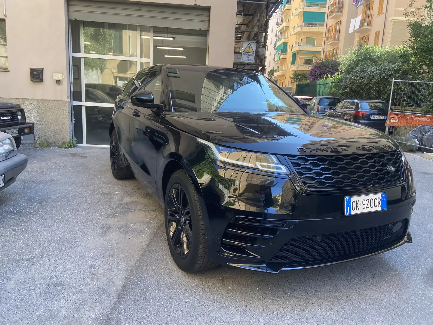 Land Rover Range Rover Velar Range Rover Velar 2.0d i4 mhev R-Dynamic 4wd 204cv Nero - 2