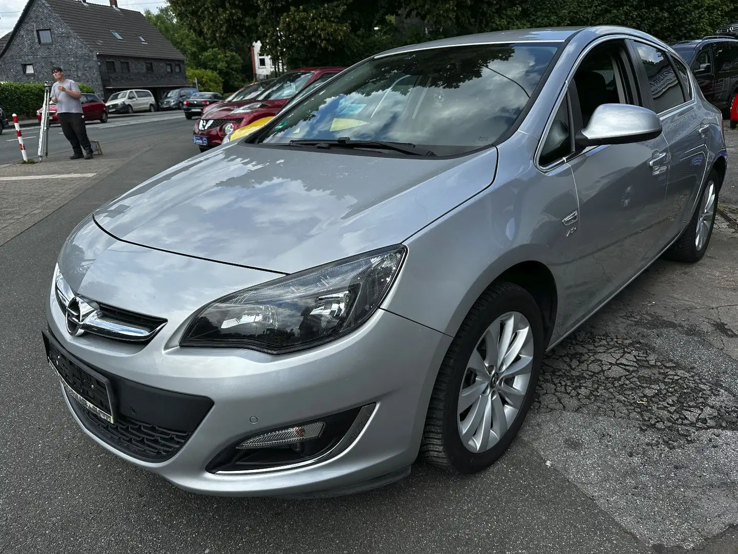 Opel Astra J Lim. 5-trg. Active*Automatik*1.Hand* Silber - 1