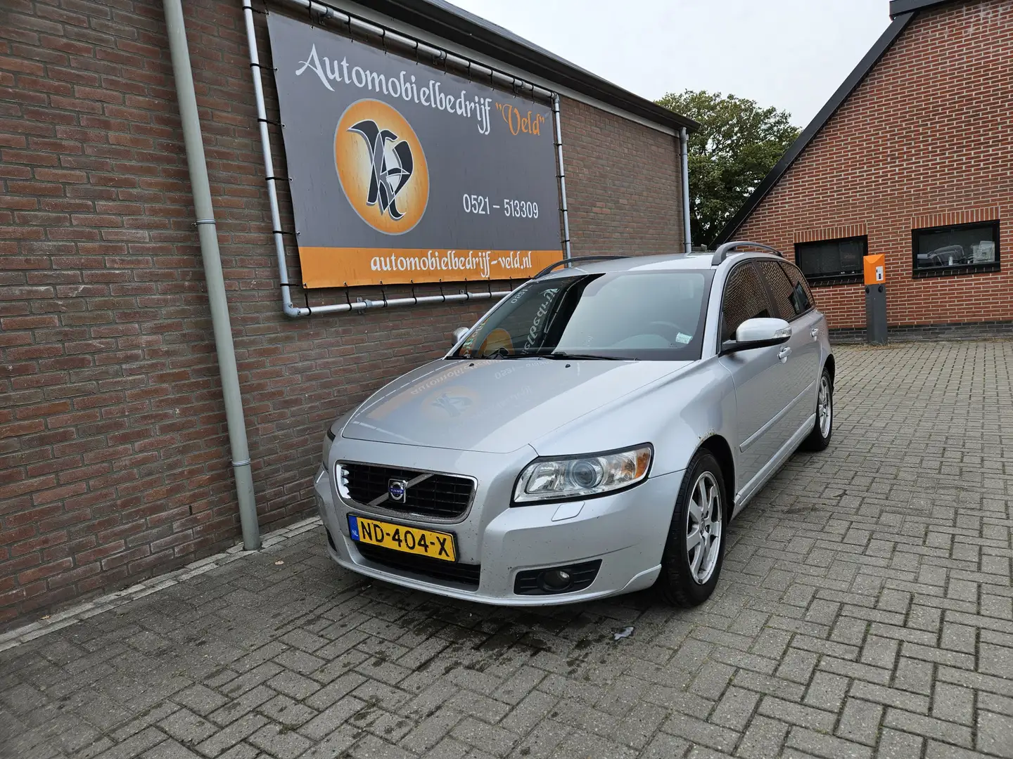Volvo V50 2.0D Momentum Gris - 1