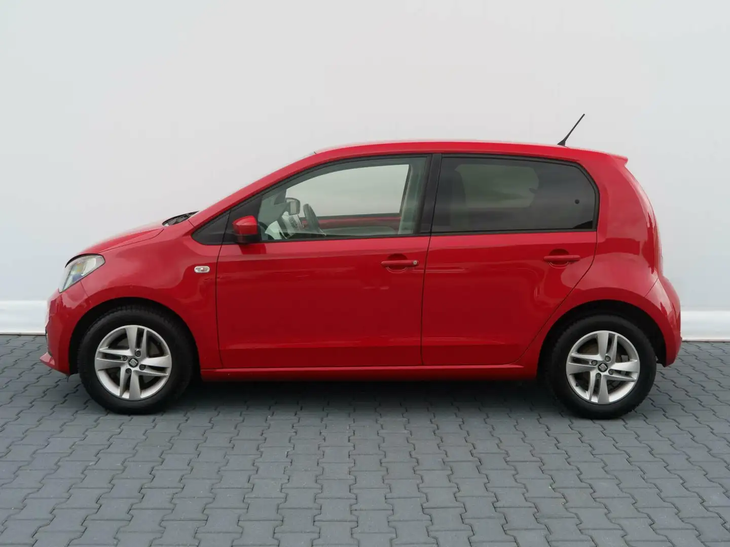 SEAT Mii 1.0 60pk 5drs. Style | Airco | Navigatie | LMV Rouge - 2