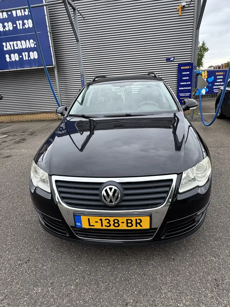 Volkswagen Passat 1.6 FSI Trendline Zwart - 1