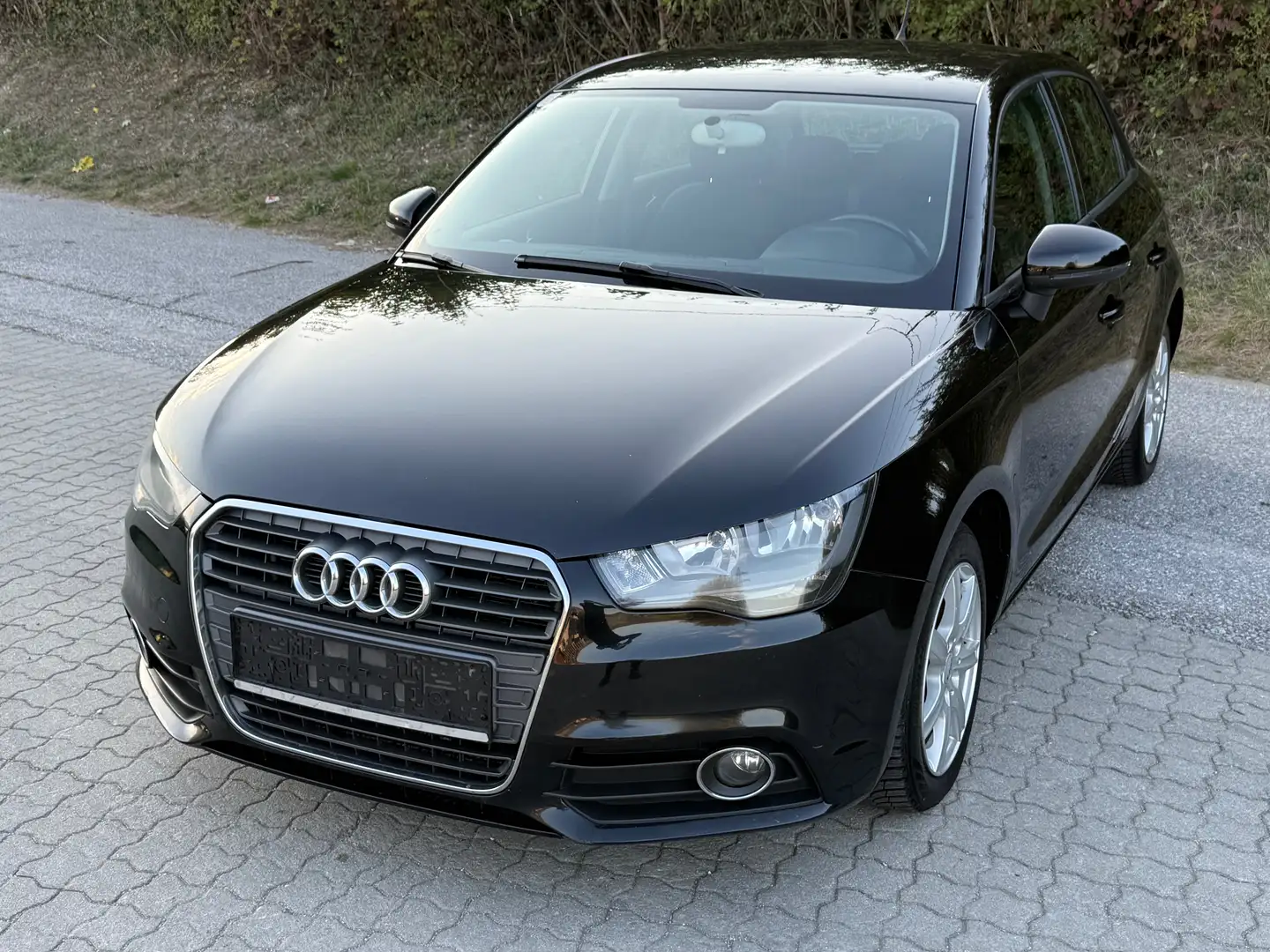Audi A1 attraction Schwarz - 2