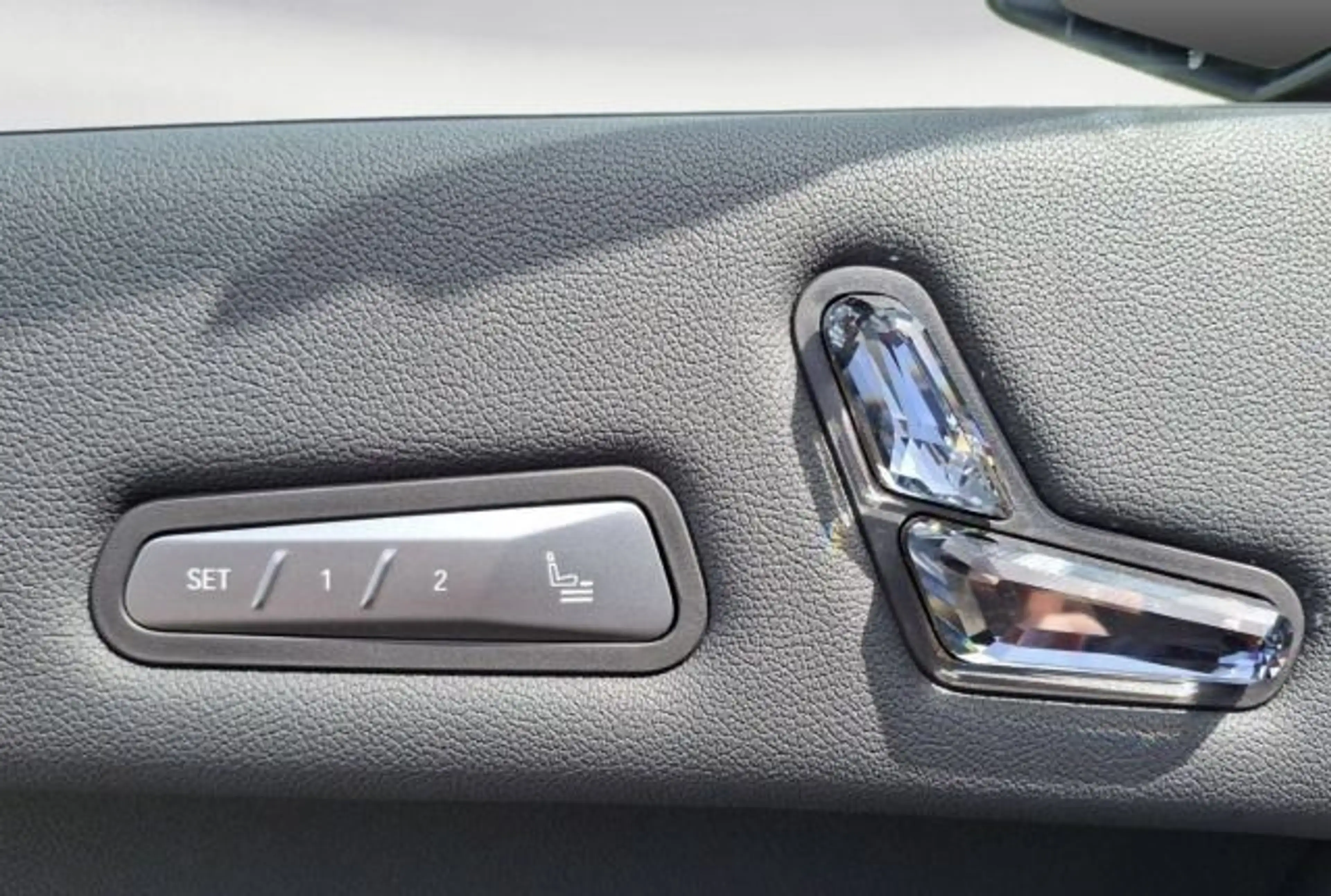 BMW iX M70 xDrive Sky Lounge Driving Assistant Pro S — photo 12