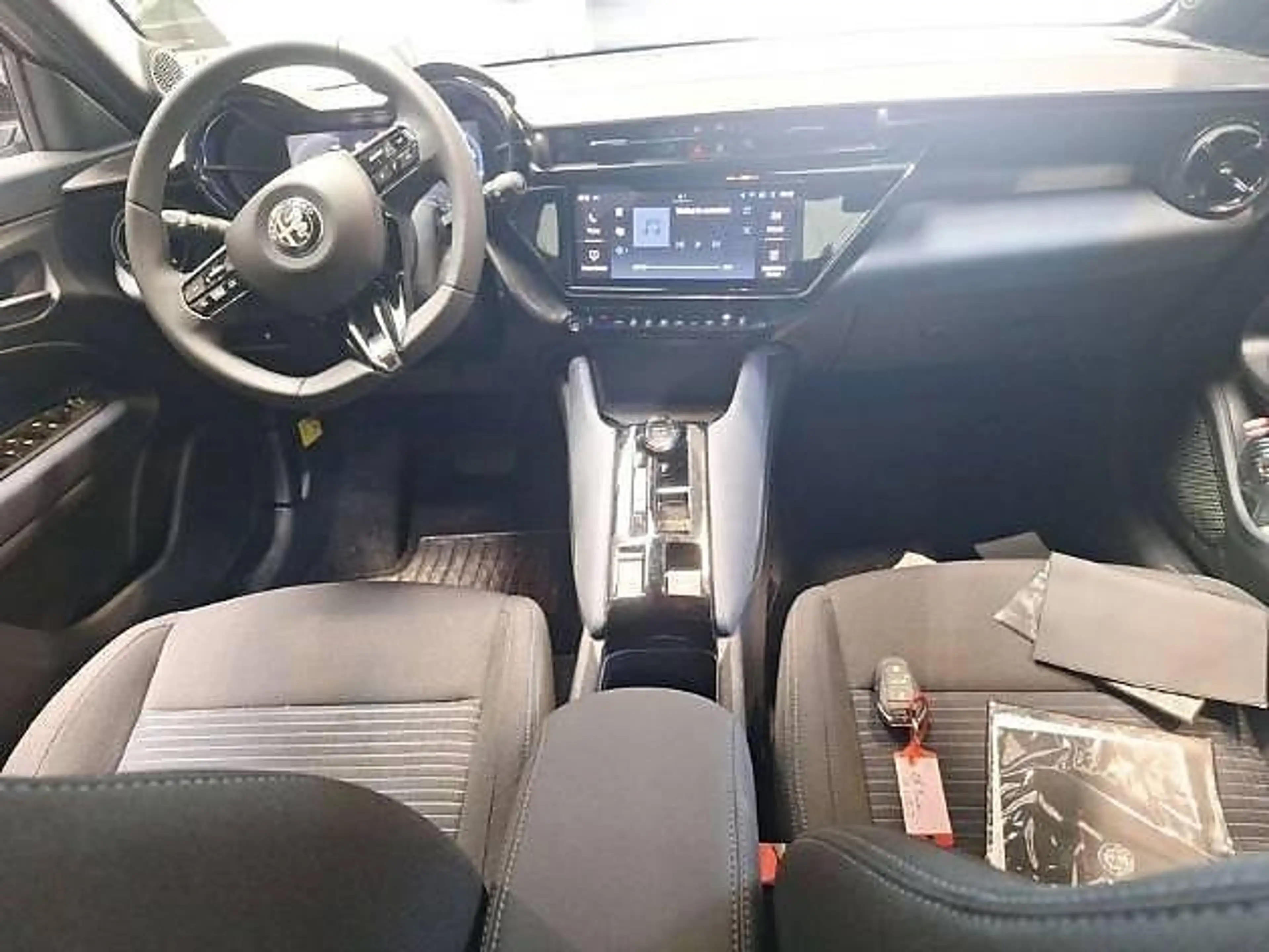 Alfa Romeo Junior Elettrica 54 kWh ACC/LED/PDC/Carplay — photo 6