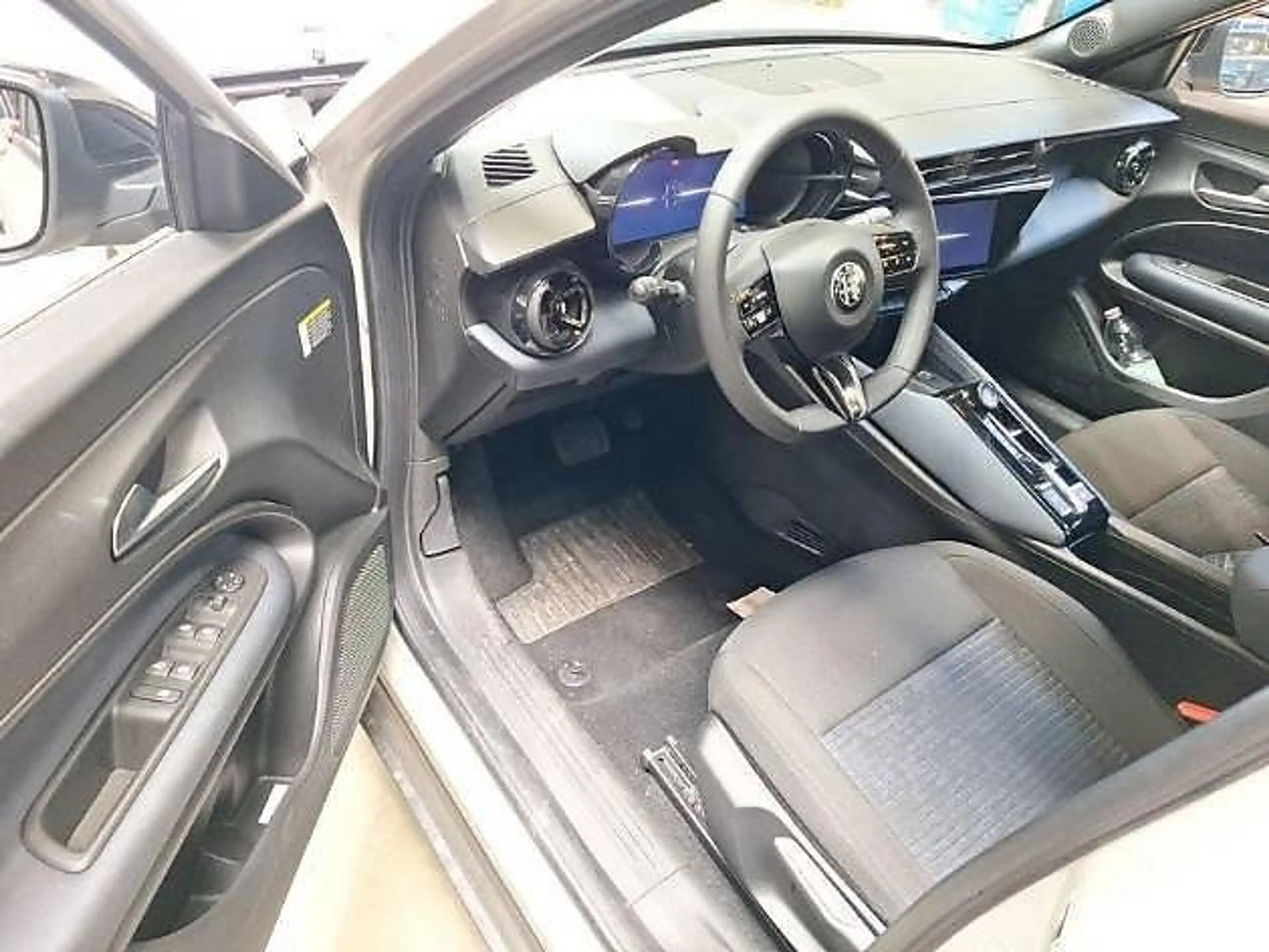 Alfa Romeo Junior Elettrica 54 kWh ACC/LED/PDC/Carplay — photo 7
