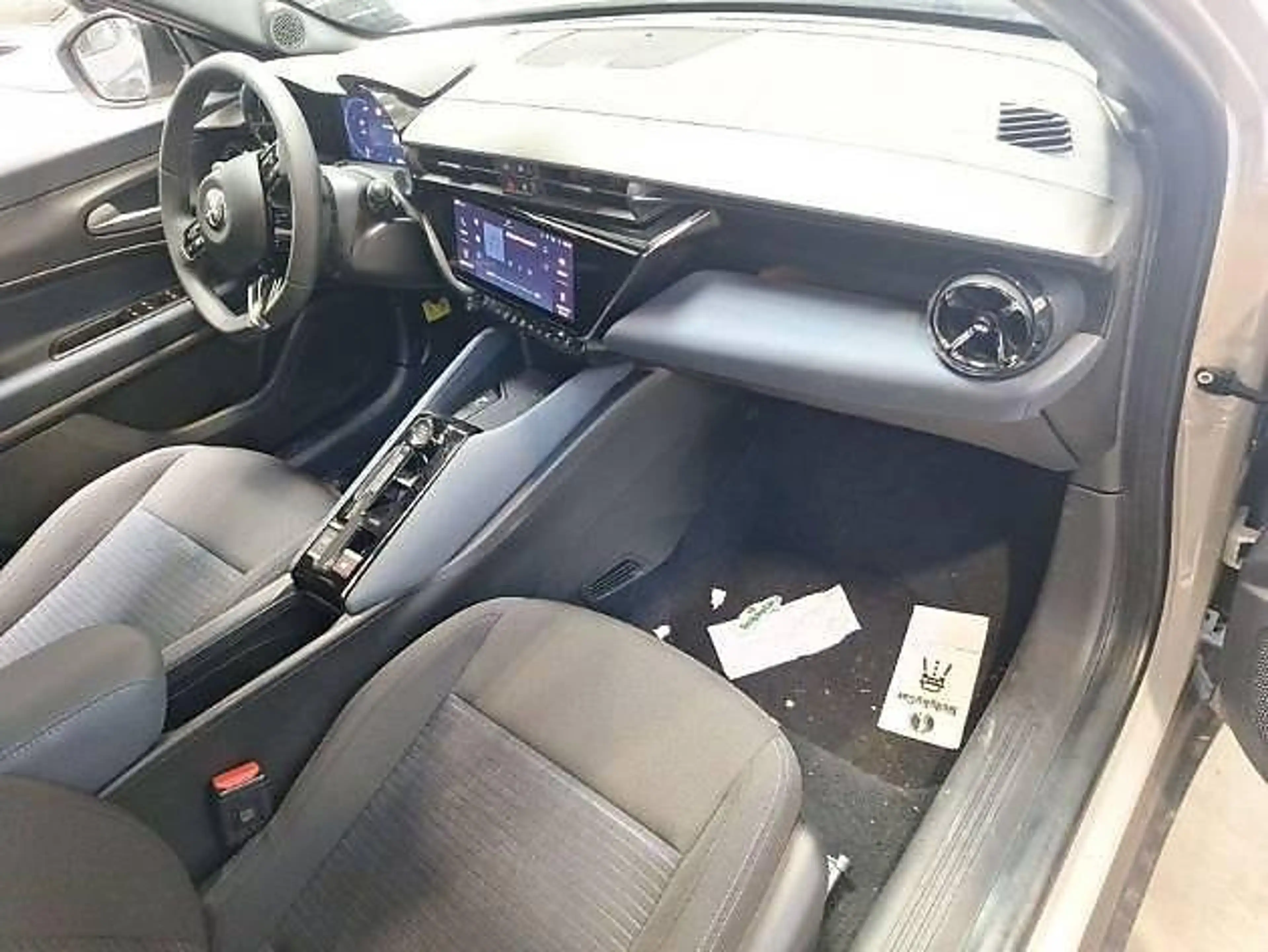 Alfa Romeo Junior Elettrica 54 kWh ACC/LED/PDC/Carplay — photo 8