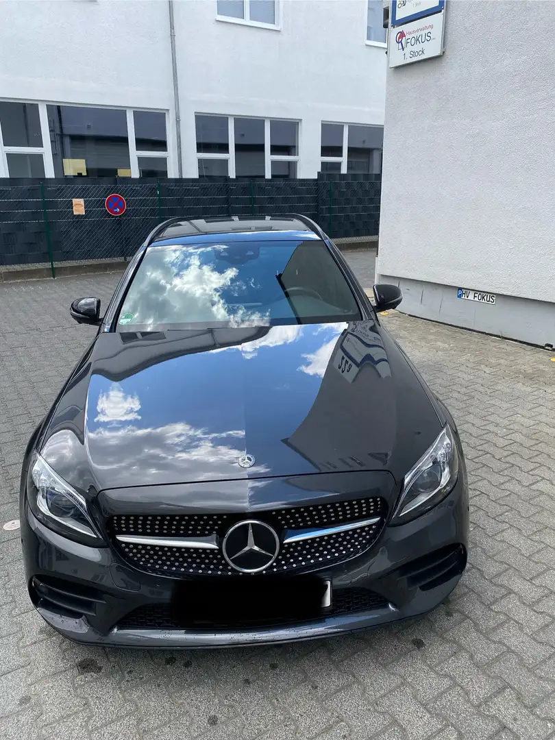 Mercedes-Benz C 300 C 300 d T 4Matic 9G-TRONIC AMG Line Šedá - 2