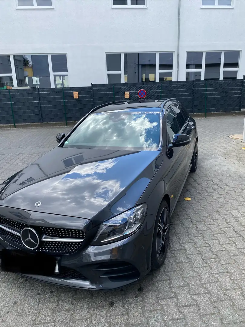 Mercedes-Benz C 300 C 300 d T 4Matic 9G-TRONIC AMG Line Šedá - 1