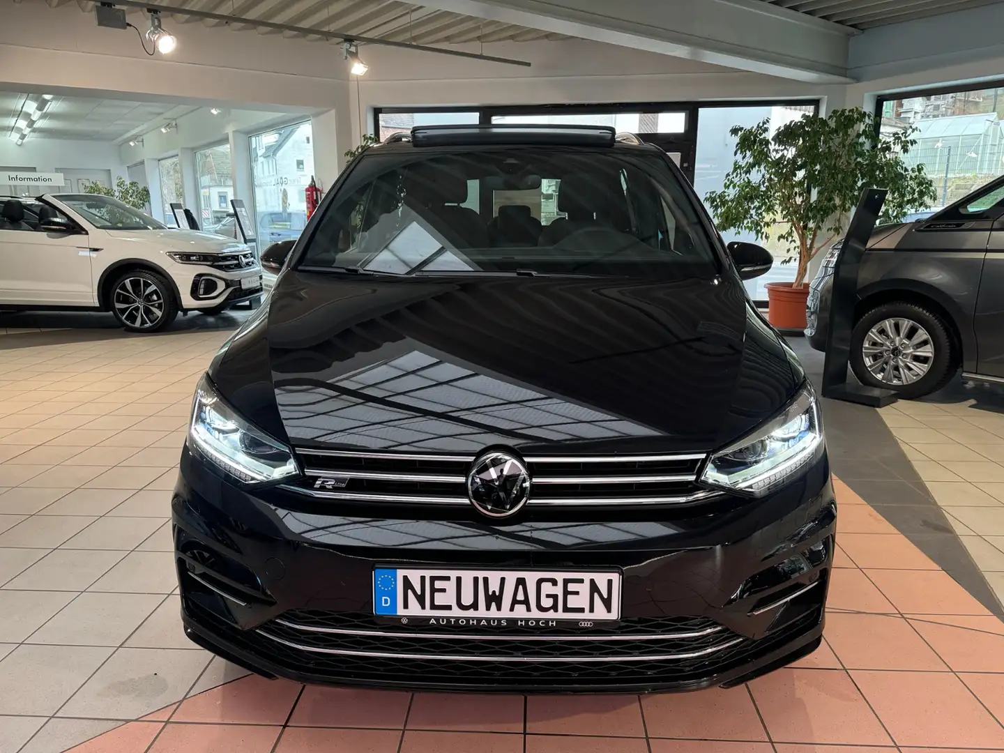 Volkswagen Touran Highline 2,0 l TDI SCR 110 kW (150 PS) 7-Gang-Dop Schwarz - 2