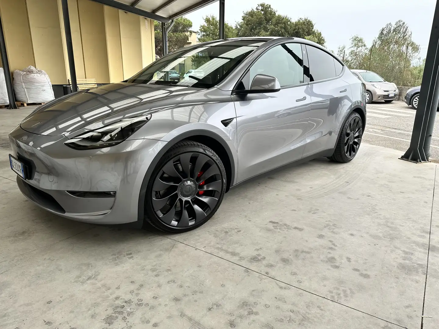 Tesla Model Y Performance Dual Motor awd - 1