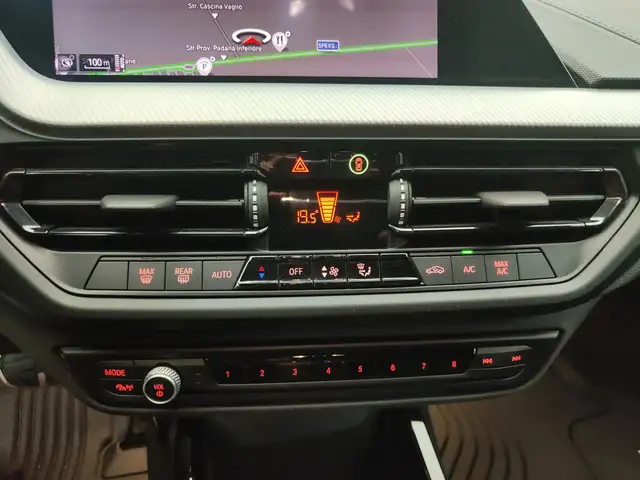 BMW 1 Series view 19