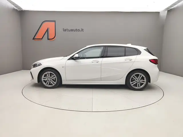 BMW 1 Series view 4