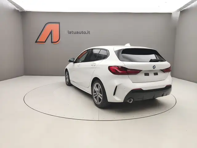 BMW 1 Series view 5