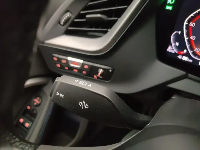 BMW 1 Series view 13