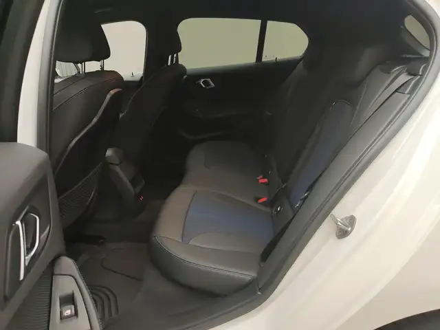 BMW 1 Series view 28