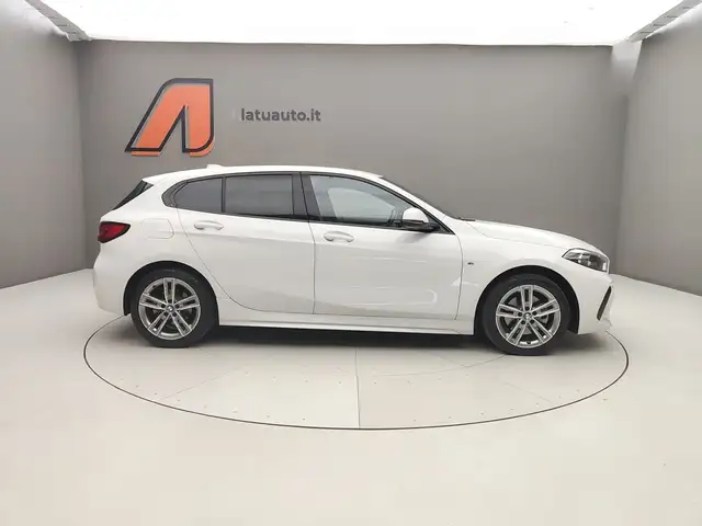 BMW 1 Series view 8
