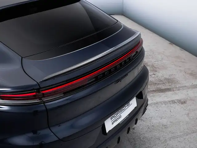 Porsche Cayenne view 8