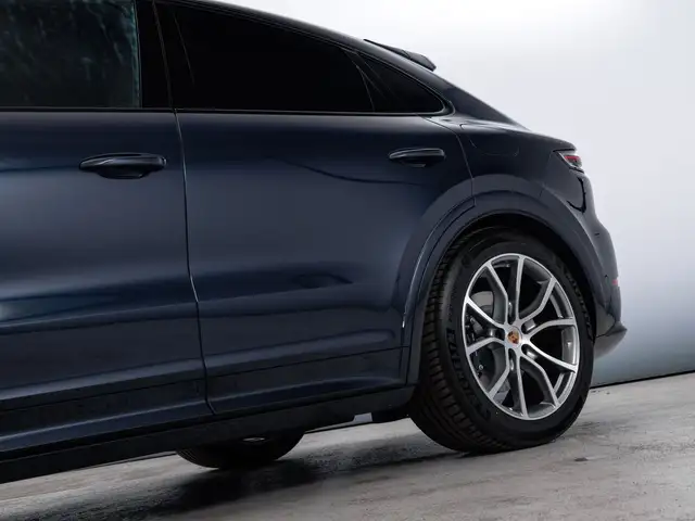 Porsche Cayenne view 7