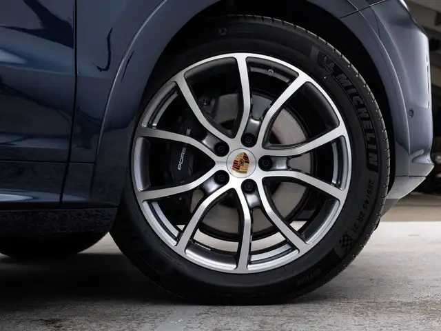 Porsche Cayenne view 12