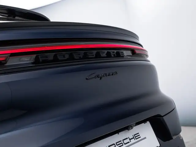 Porsche Cayenne view 9