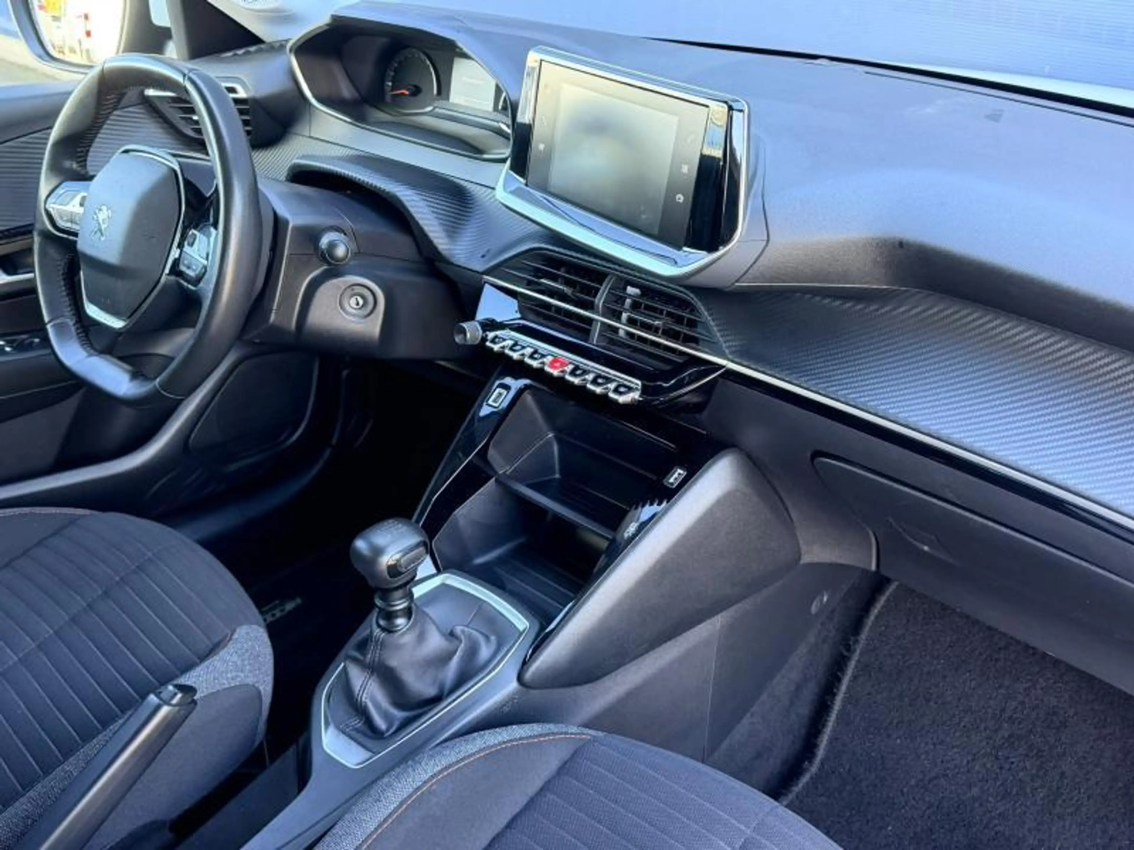 Peugeot 208 Active / 1.5 BlueHDi / GPS — photo 2