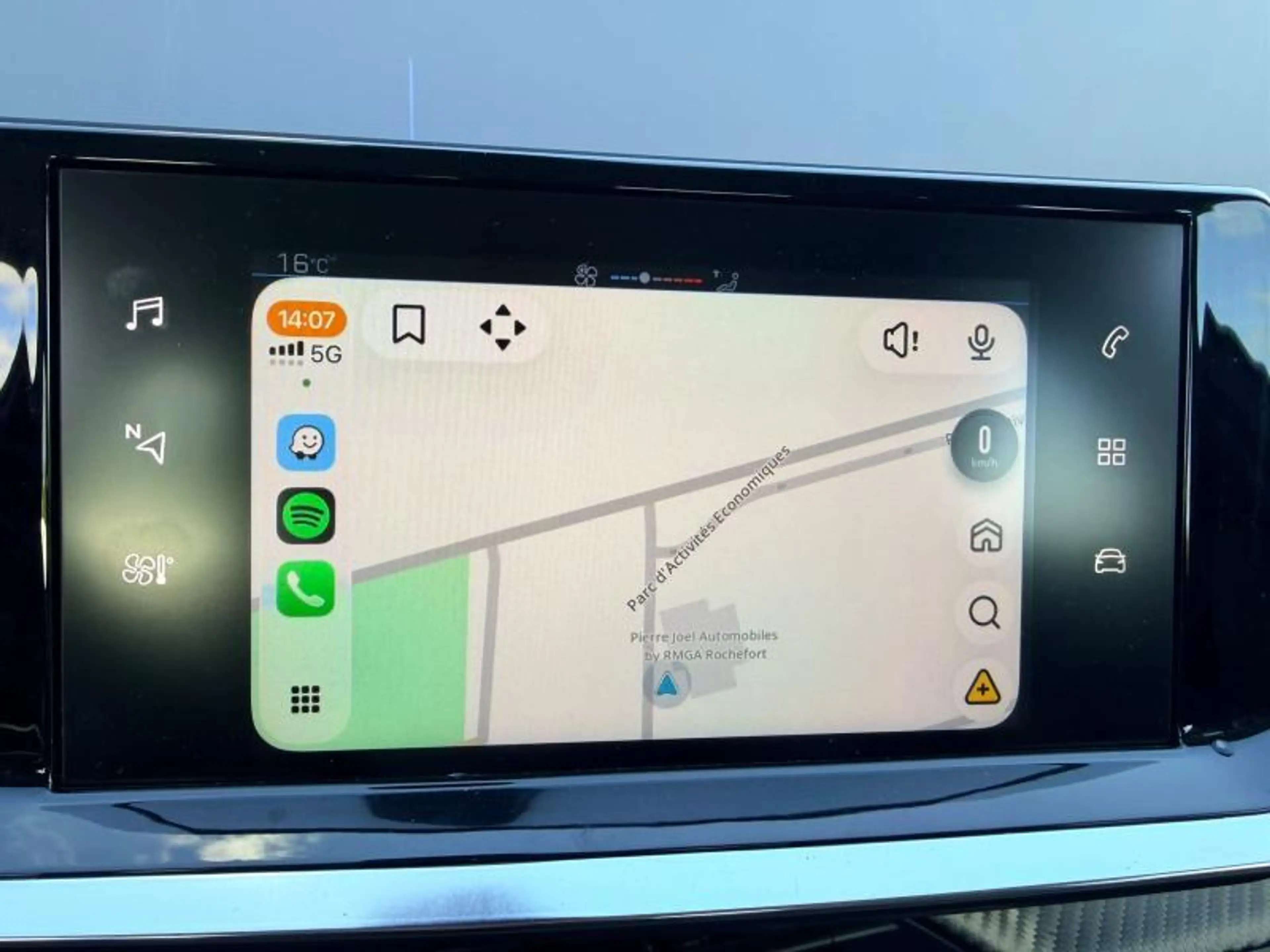 Peugeot 208 Active / 1.5 BlueHDi / GPS — photo 12