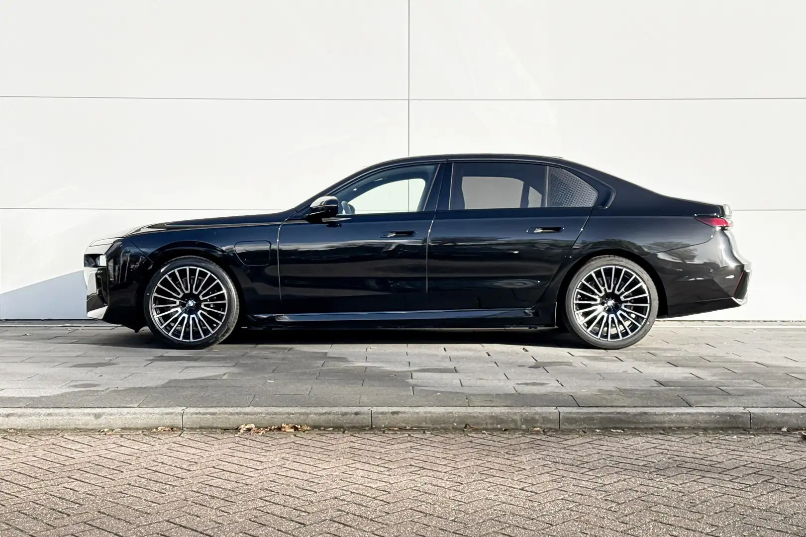 BMW 750 7 Serie 750e xDrive | M Sport Pro | Innovation Pac Noir - 2