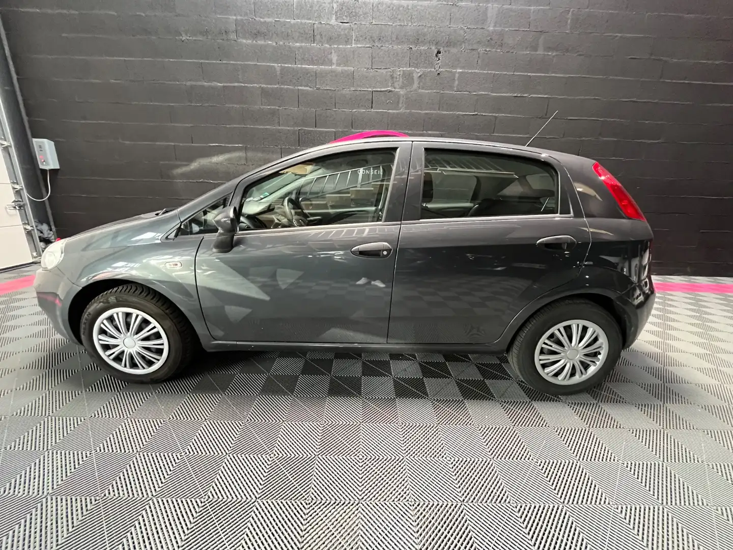 Fiat Punto Lounge Gris - 2