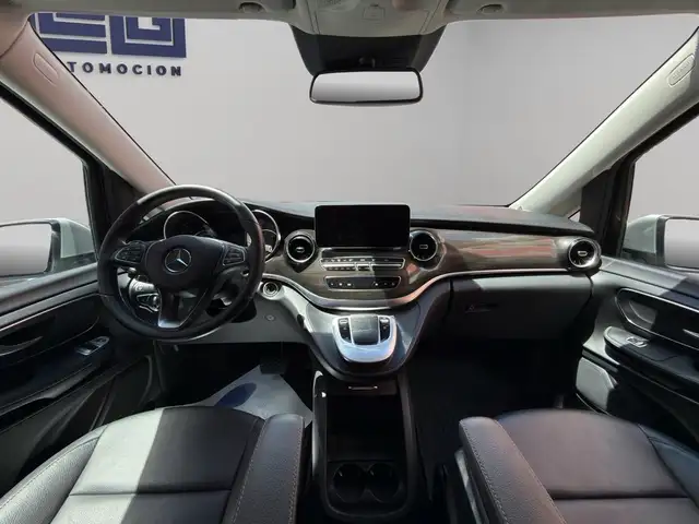 Mercedes-Benz V-Class view 17