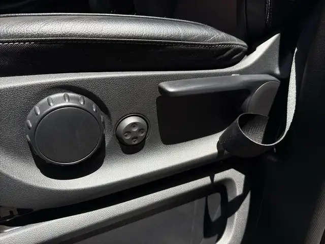 Mercedes-Benz V-Class view 22