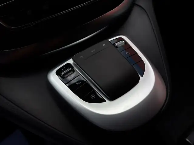 Mercedes-Benz V-Class view 30