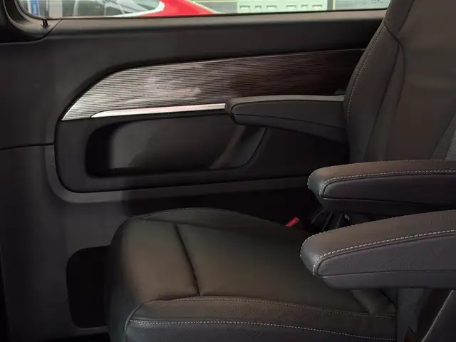 Mercedes-Benz V-Class view 24