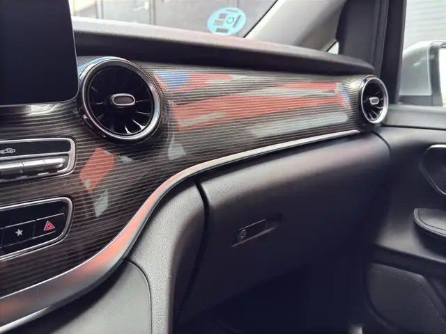 Mercedes-Benz V-Class view 28