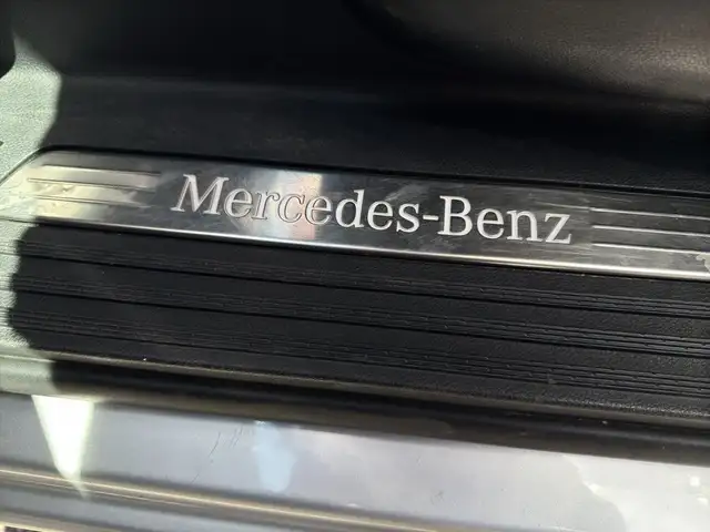 Mercedes-Benz V-Class view 27