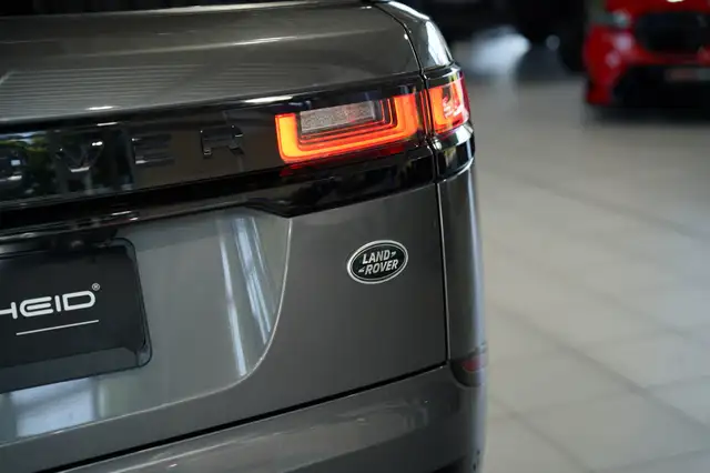 Land Rover Range Rover Velar view 14