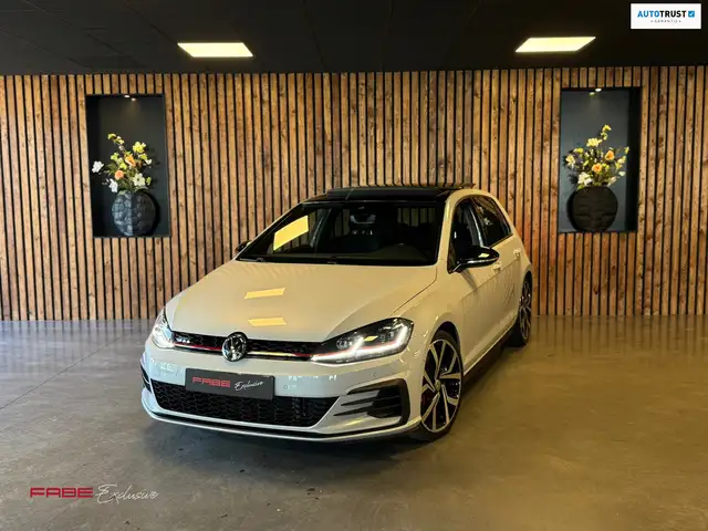 Volkswagen Golf GTI 2.0 TSI Performance / Remus / Pano / Keyless / Cam
