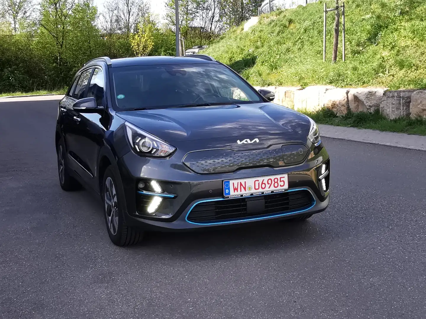 Kia e-Niro Model 2022 siva - 1