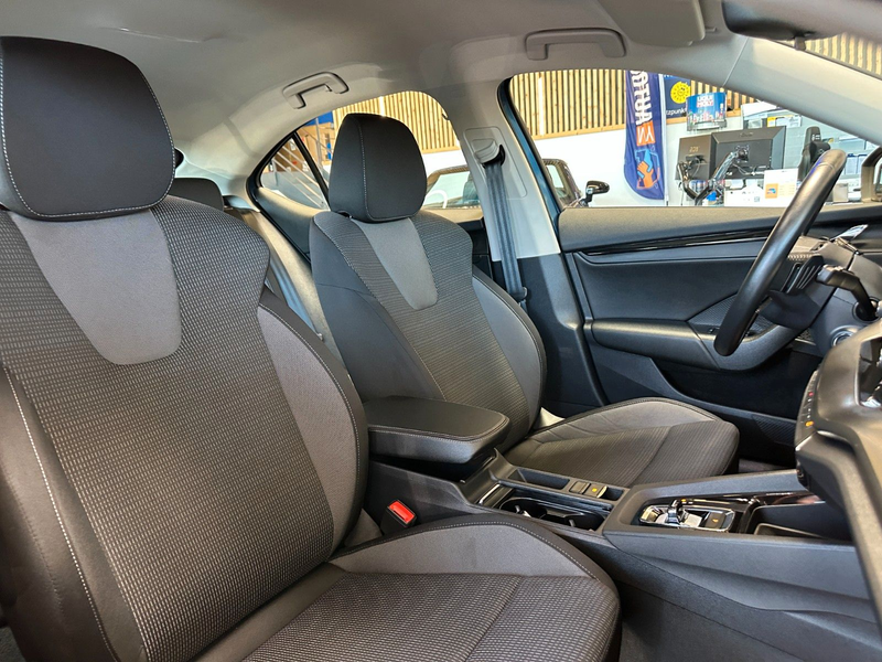 Skoda Octavia Lim. *LED*NAVI*AHK*Standh* — photo 10