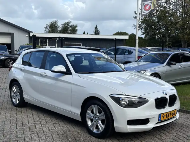 BMW 1 Series view 2