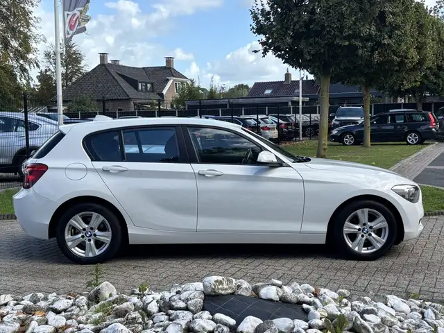 BMW 1 Series view 3