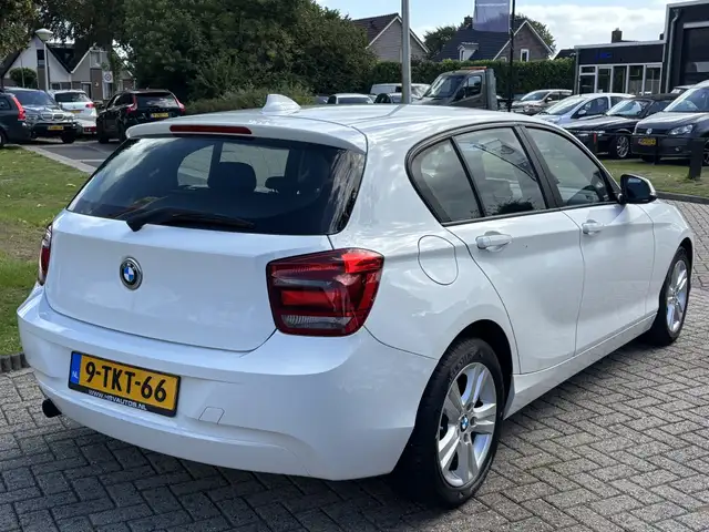 BMW 1 Series view 4