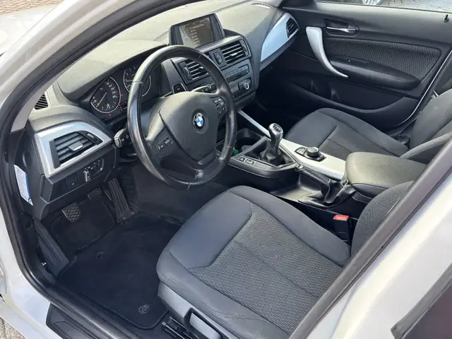 BMW 1 Series view 8