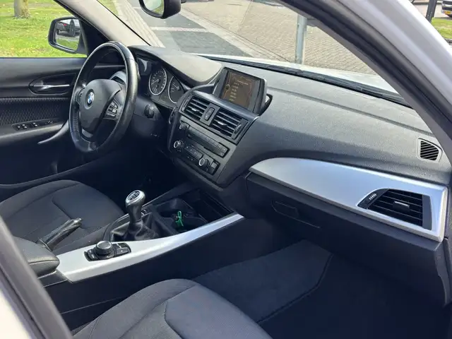 BMW 1 Series view 9